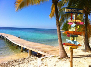  Coral Beach Village Resort  Ютила